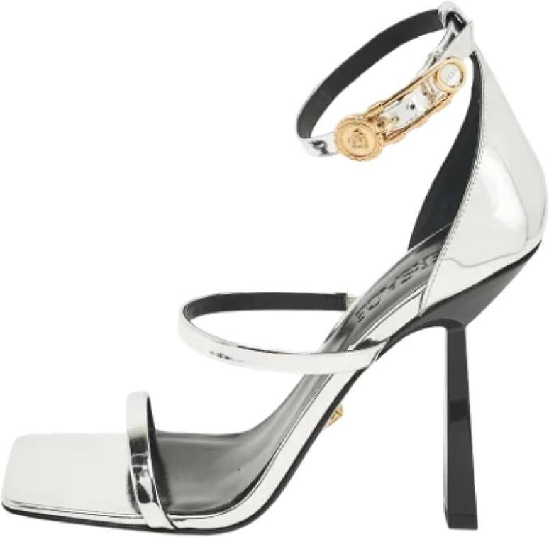 Versace Pre-owned Leather sandals Gray Dames