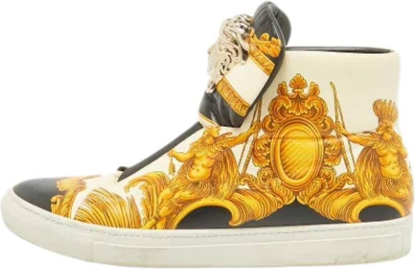 Versace Pre-owned Leather sneakers Yellow Heren