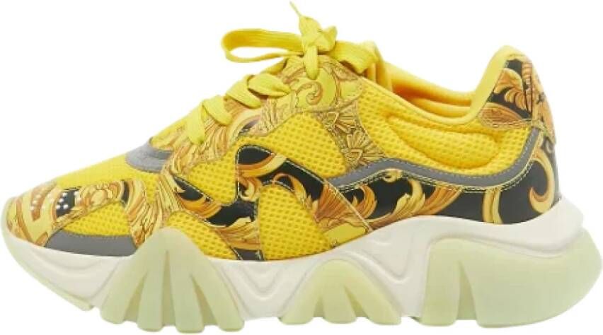 Versace Pre-owned Leather sneakers Yellow Heren