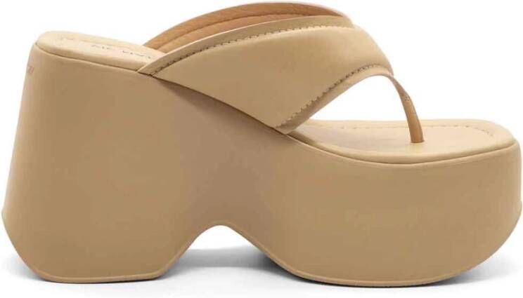 Vic Matié Beige Nappa lederen Flip-Flops Beige Dames