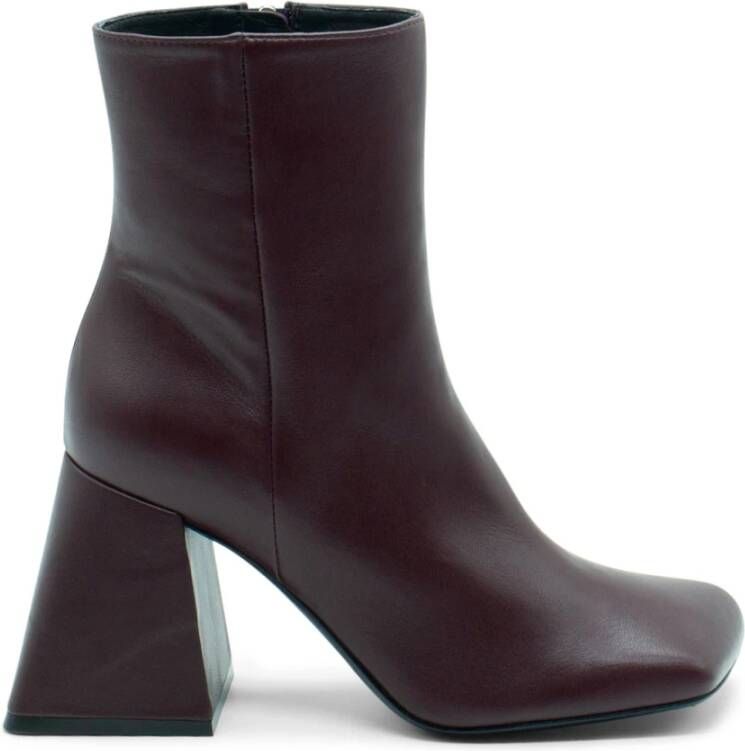 Vic Matié Minimalistische enkellaars Ming in Bordeaux Brown Dames