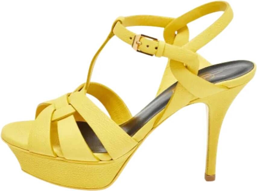 Yves Saint Laurent Vintage Pre-owned Leather sandals Yellow Dames