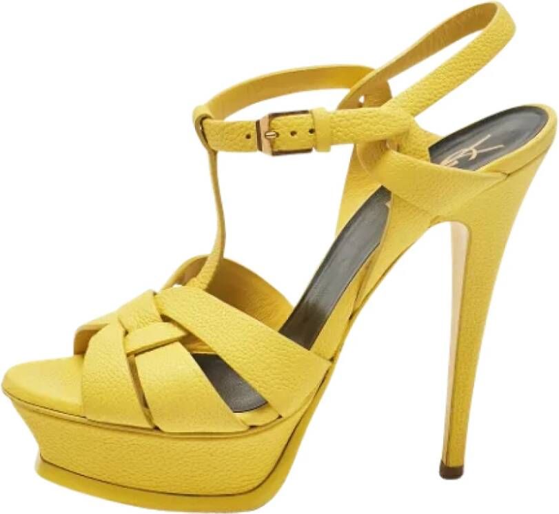 Yves Saint Laurent Vintage Pre-owned Leather sandals Yellow Dames