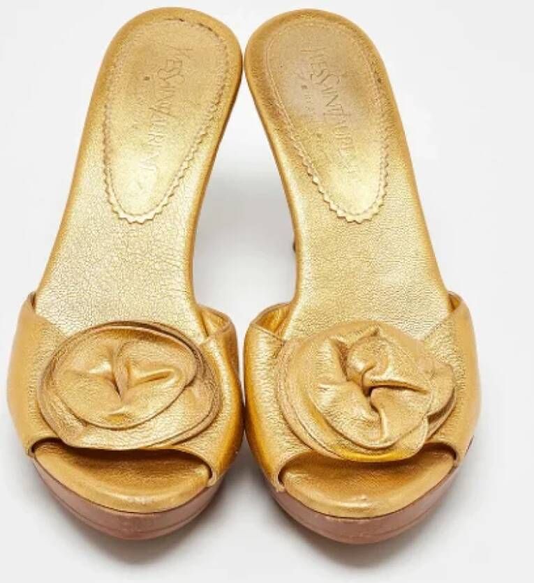 Yves Saint Laurent Vintage Pre-owned Leather sandals Yellow Dames