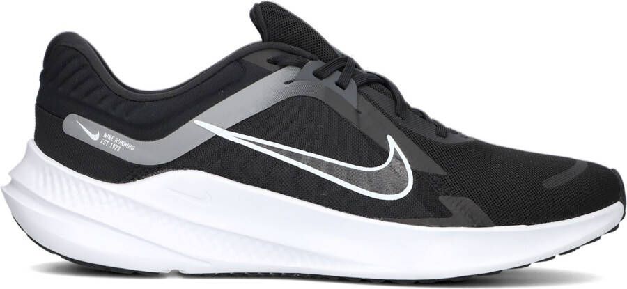 Nike Zwarte Lage Sneakers Quest 5 Heren