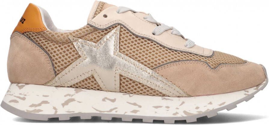 Lola Cruz Camel Suède Sneaker met Gouden Accenten Brown Dames