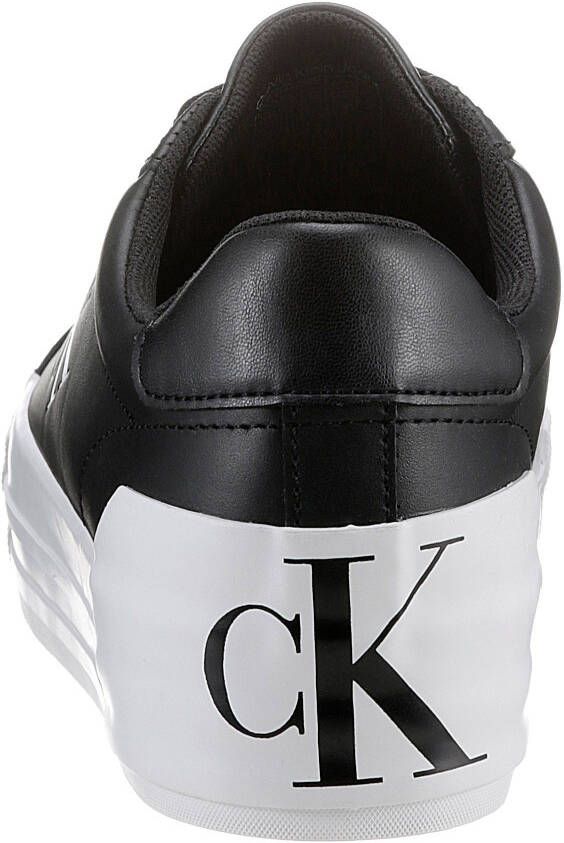 Calvin Klein Plateausneakers VULC FLATFORM BOLD LTH met logoprint opzij