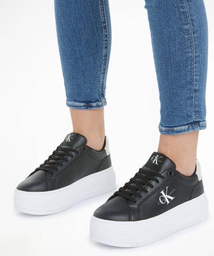 Calvin Klein Plateausneakers BOLD PLATF LOW LACE LTH ML MTL met zijlogo vrijetijdsschoen halve schoen veterschoen