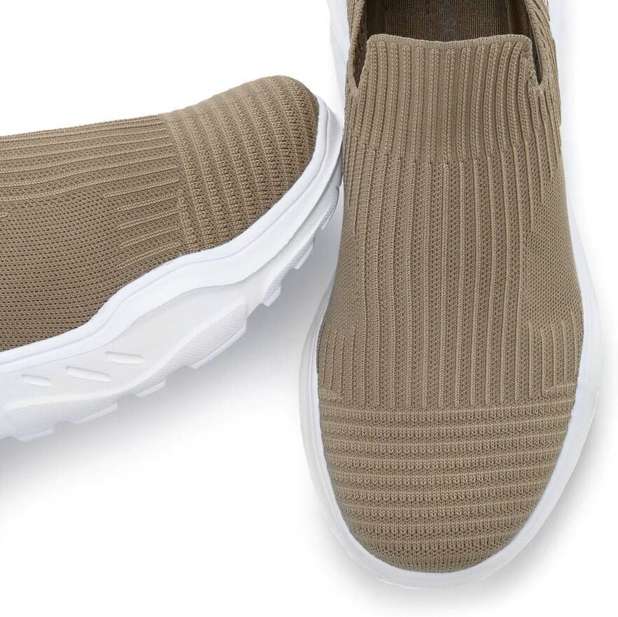 Lascana Sneakers Slip-On-Sneaker lage schoen slipper Vrijetijdsschoen elastisch mesh lichte zool VEGAN