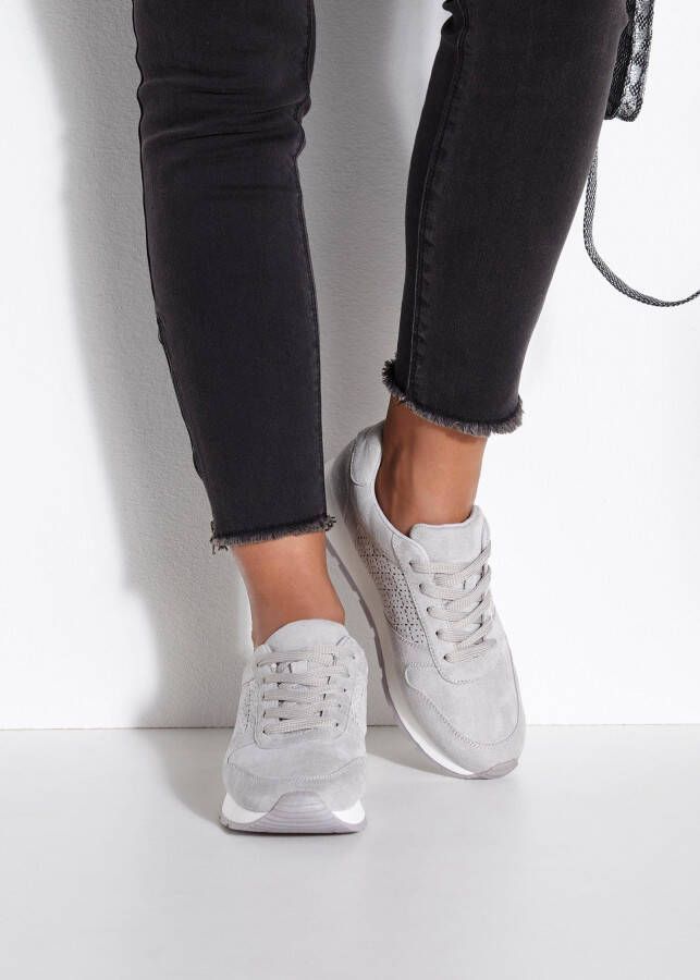 Lascana Sneakers met filigraan cut-outs veterschoen vrijetijdsschoen vegan