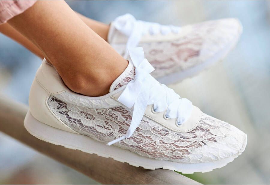 Lascana Sneakers met modieuze kant vegan