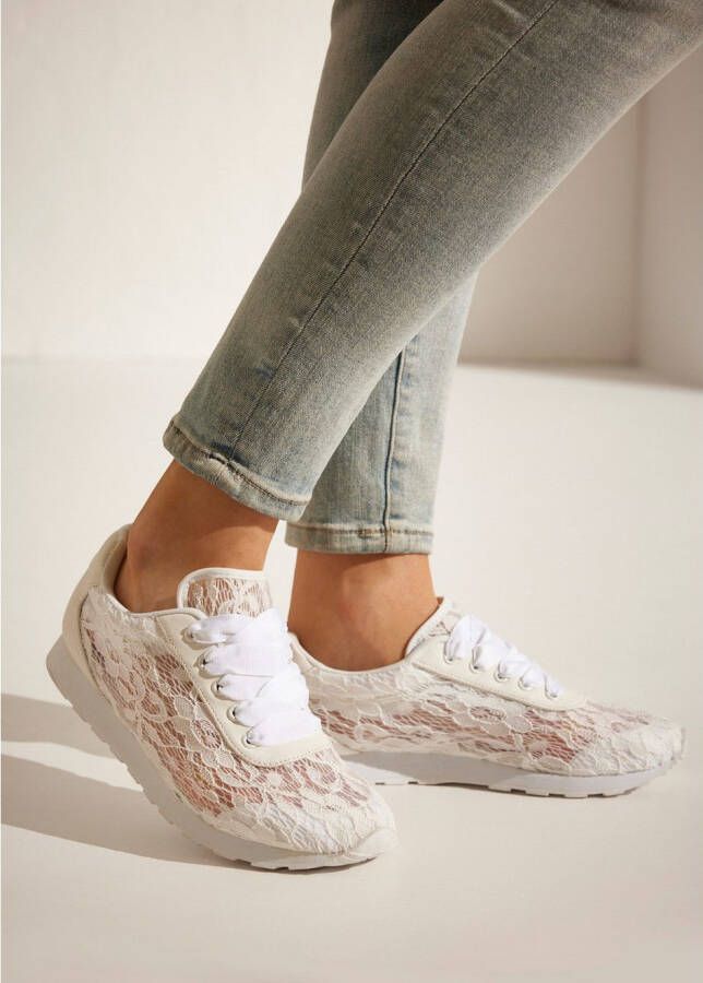 Lascana Sneakers met modieuze kant vegan