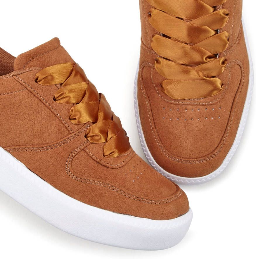 Lascana Sneakers Veterschoen ultralicht satijnen veters in retro-look VEGAN