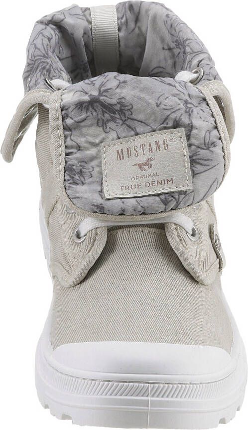 Mustang Shoes Hoge veterschoenen met omklapbare kraag