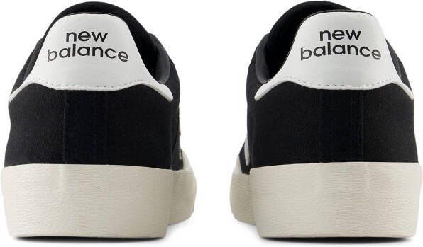 New Balance Sneakers B100