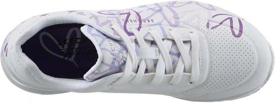 Skechers Sneakers met sleehak UNO-SPREAD THE LOVE vrijetijdsschoen lage schoen veterschoen met opvallende graffiti-print