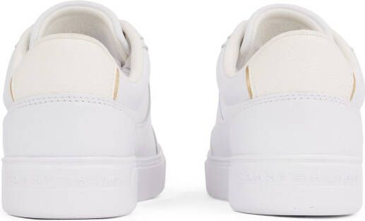 Tommy Hilfiger Plateausneakers ESSENTIAL CHIC COURT SNEAKER freizeitschoen veterschoen lage schoen met th-sieraad