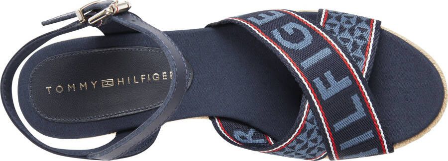 Tommy Hilfiger Sleehaksandaaltjes TOMMY WEBBING LOW WEDGE SANDAL met opvallende logo