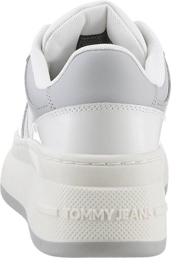 TOMMY JEANS Sneakers met sleehak TJW RETRO BASKET FLATFORM PATENT