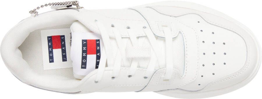 TOMMY JEANS Sneakers met sleehak TJW RETRO BASKET FLATFORM CHARM