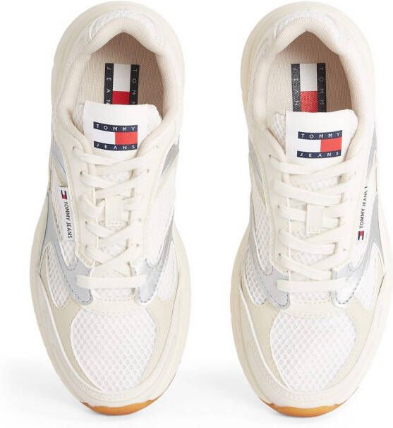 TOMMY JEANS Sneakers met sleehak THE CONEY METALLIC vrijetijdsschoen veterschoen lage schoen ugly sneaker logo-patch