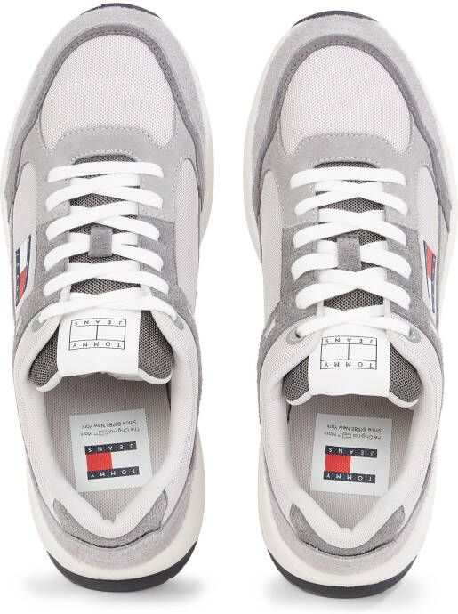 TOMMY JEANS Sneakers met sleehak TJM RUNNER MIX MATERIAL sleehak freizeitschoen halfschoen veterschoen met logovlag