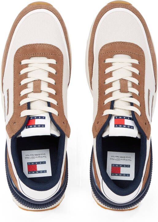 TOMMY JEANS Sneakers met sleehak TJM TECHNICAL RUNNER ESS vrijetijdsschoen lage schoen veterschoen met gepolsterde schacht