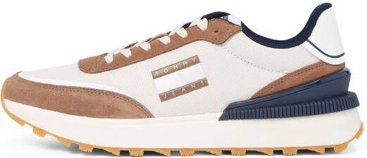 TOMMY JEANS Sneakers met sleehak TJM TECHNICAL RUNNER ESS vrijetijdsschoen lage schoen veterschoen met gepolsterde schacht