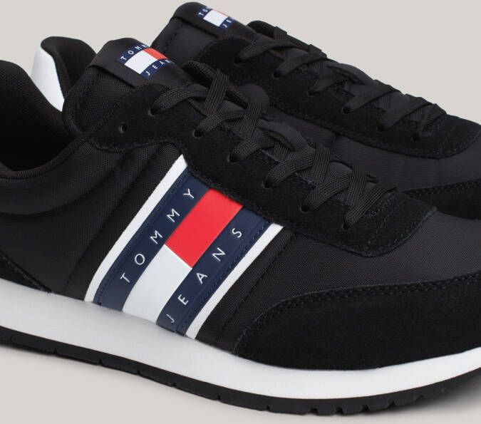 TOMMY JEANS Sneakers TJM RUNNER CASUAL ESS vrijetijdsschoen halfschoen veterschoen met zijlogo-vlag