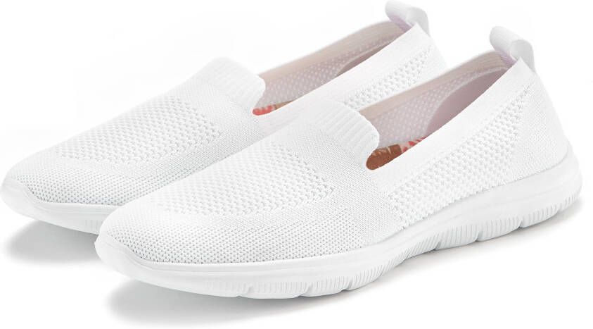 Lascana Instappers Slip-on sneaker half schoen ultralichte sneaker VEGAN