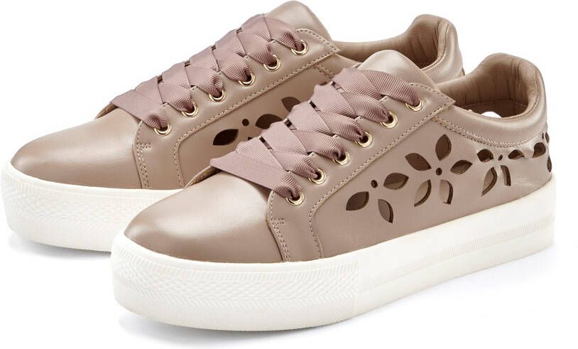 Lascana Sneakers met kleine cut-outs veterschoenen vrijetijdsschoenen vegan