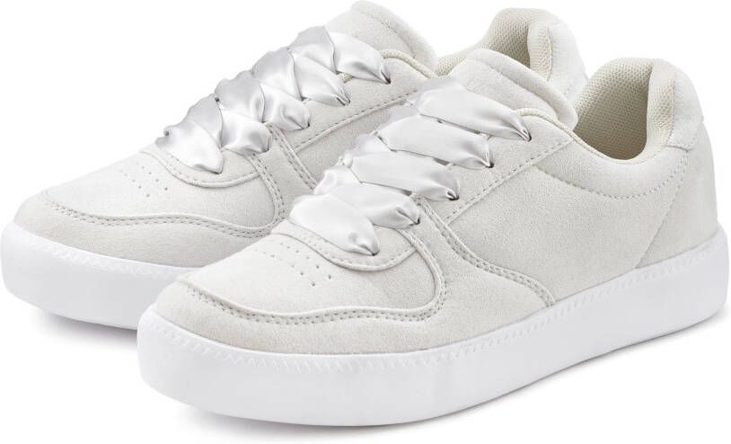 Lascana Sneakers Veterschoen ultralicht satijnen veters in retro-look VEGAN