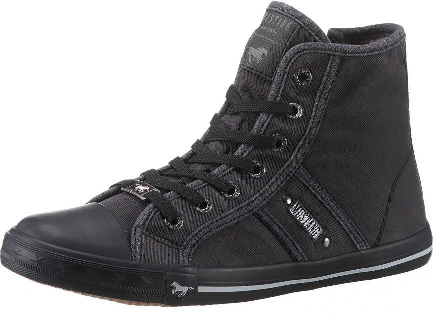 Mustang Shoes Sneakers high top-sneaker veterschoen met label in de loopzool