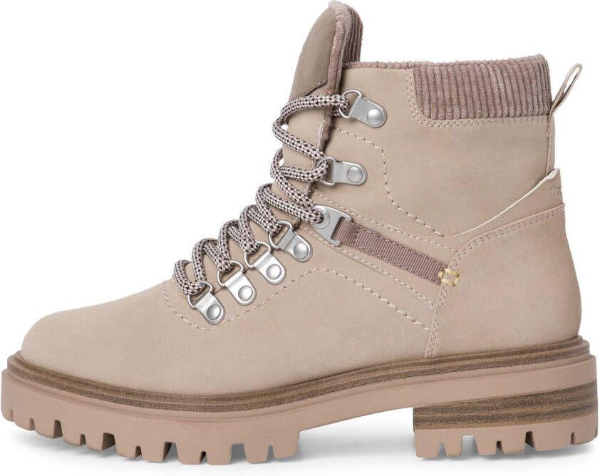 Tamaris Hoge veterschoenen in een trendy alpine-look