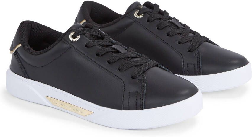 Tommy Hilfiger Plateausneakers CHIC HW COURT SNEAKER met goudkleurige details vrijetijdsschoen halfhoge schoen veterschoen