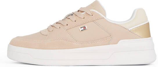 Tommy Hilfiger Plateausneakers ESSENT BASKET SNEAKER METALLIC vrijetijdsschoen lage schoen veterschoen met zijlogo-vlag