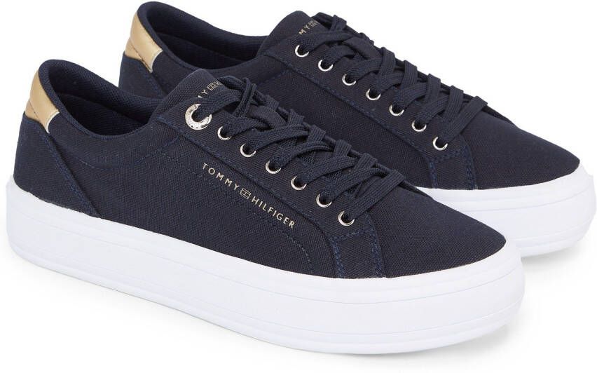 Tommy Hilfiger Plateausneakers ESSENTIAL VULC CANVAS SNEAKER Contrastafwerking in metalliclook vrijetijdsschoen halfschoen veterschoen