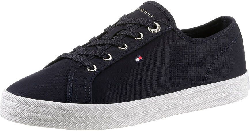 Tommy Hilfiger Plateausneakers ESSENTIAL VULCANIZED SNEAKER met geborduurd logo-vlag vrijetijdsschoen halfhoge schoen veterschoen