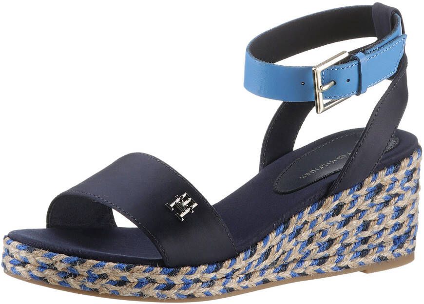 Tommy Hilfiger Sleehaksandaaltjes COLORFUL WEDGE SATIN SANDAL zomerschoen sandaal keilhak met verstelbare gesp