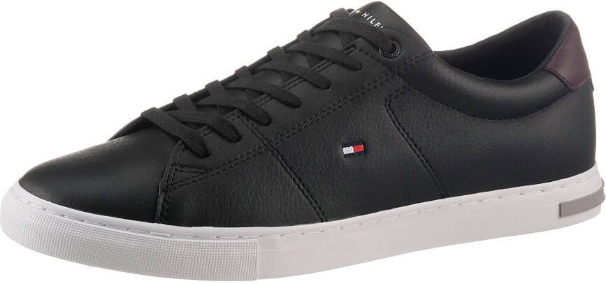 Tommy Hilfiger Sneakers ESSENTIAL LEATHER DETAIL VUL met contrastafwerking vrijetijdsschoen halve schoen veterschoen