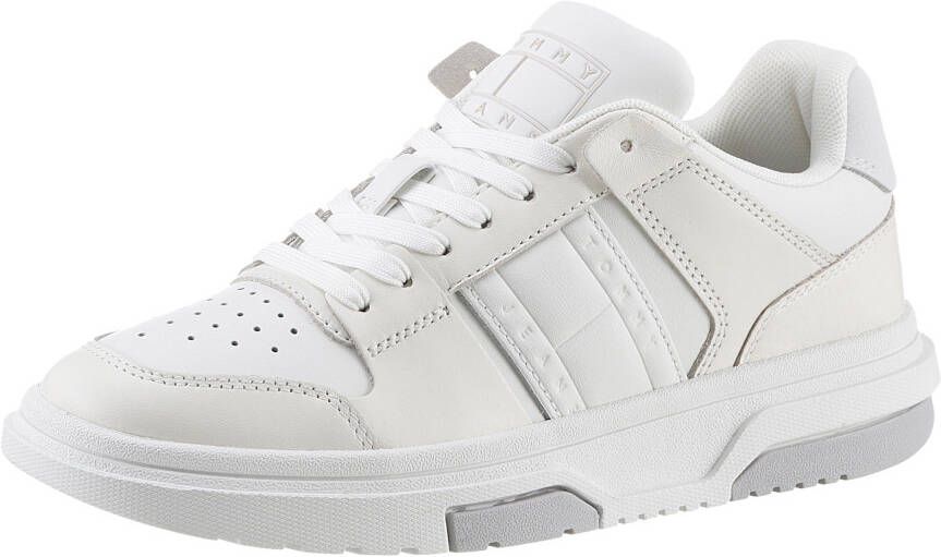 TOMMY JEANS Plateausneakers TJW BASKET SNEAKER FOOTLOCKER in duurzame verwerking vrijetijdsschoen halfschoen veterschoen