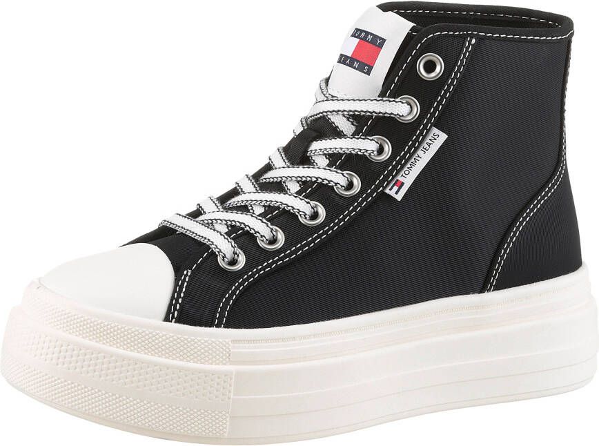 TOMMY JEANS Plateausneakers TJW FOXING FLATFORM SNEAKER HIGH vrijetijdsschoen veterschoenen high top sneaker met contraststiksels