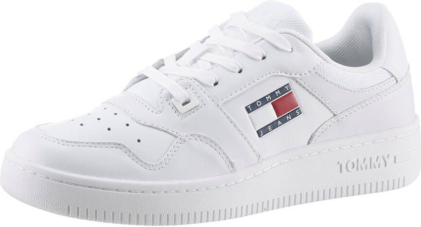 TOMMY JEANS Plateausneakers TJW RETRO BASKET ESS vrijetijdsschoen lage schoen veterschoen met zijlogo-vlag - Foto 1