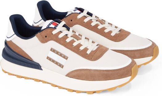 TOMMY JEANS Sneakers met sleehak TJM TECHNICAL RUNNER ESS vrijetijdsschoen lage schoen veterschoen met gepolsterde schacht