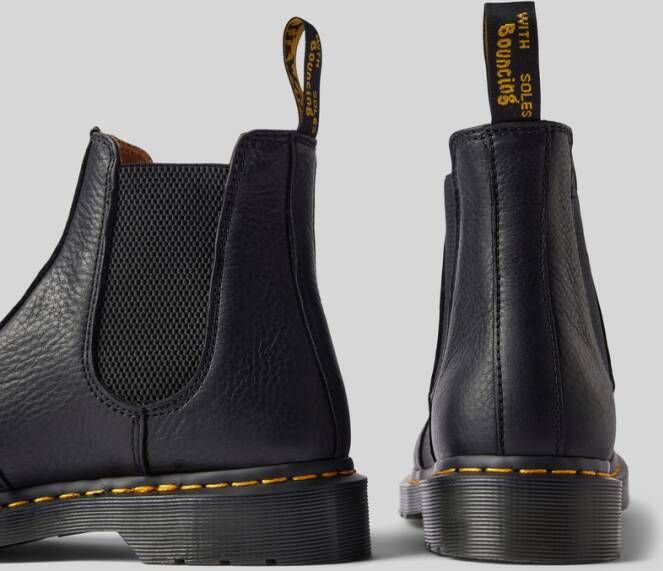 Dr. Martens Chelsea boots van leer met siernaad