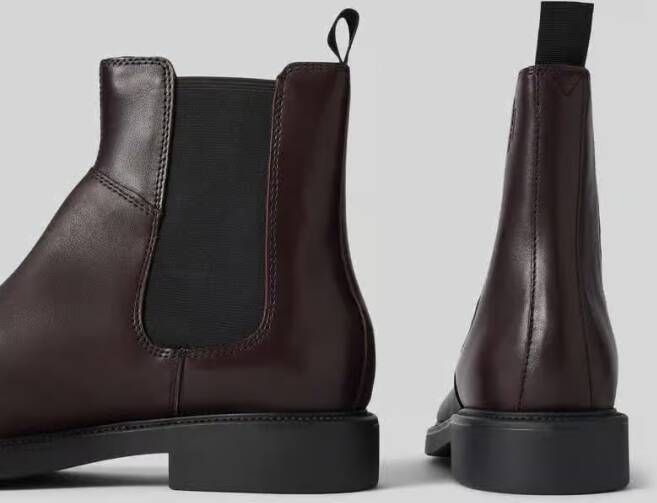 Vagabond Chelsea boots van leer met treklus model 'ALEX'