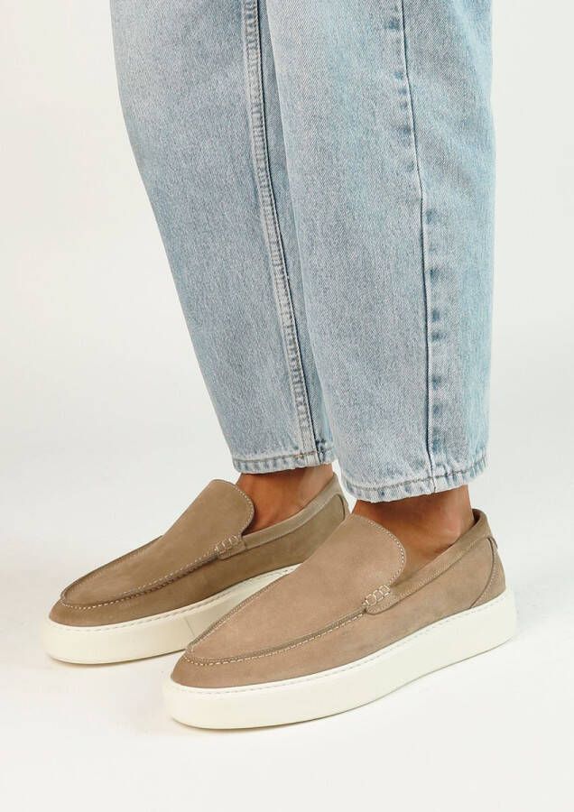 Sacha Beige suède loafers met witte zool