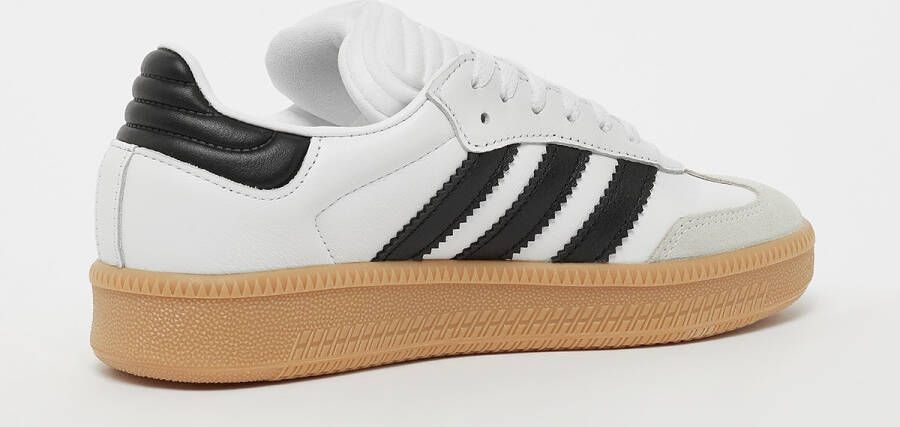 adidas Originals Samba XLG J ftwr white core black gum3 in wit formaten: 36.666