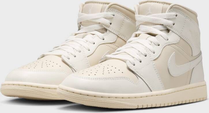 Jordan Air 1 Mid in Beige