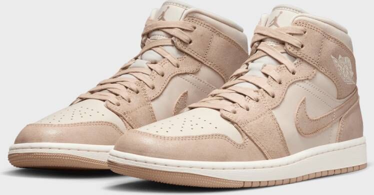 Jordan Wmns Air 1 Low Mid Se 1 Dames legend light brown legend md brown maat: 36.5 beschikbare maaten:36.5 38 39 40.5 41 42